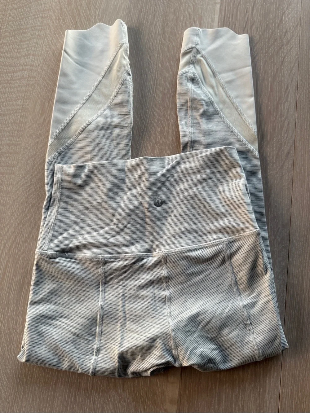 Lululemon Wunder Under Crop II Hi-Rise Scallop 24” Leggings, White/Grey Size 6
